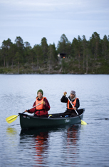 Canoeing on Lake Rödsjön. Photo: Marcus Elmerstad.